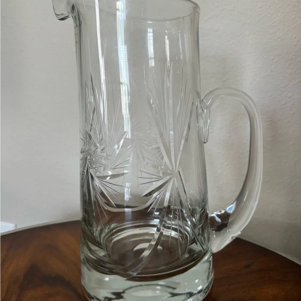 Stunning Mid-Century Pitcher Featuring The Iconic Atomic Starburst 62 Ounces